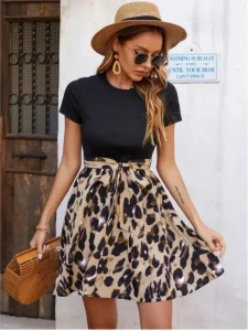 Vestidos de Cerimónia Vestido Mini Preto Feminino com Estampa de Leopardo, Mangas Curtas, Decote Redondo e Laço – Verão 2025 | Loja dos Cabelos