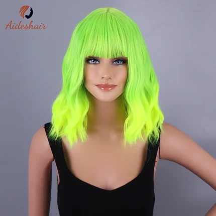 Perucas Peruca Curta Encaracolada Verde com Franja para Mulheres em Fibra Sintética Natural para Cosplay e Festa | Loja dos Cabelos