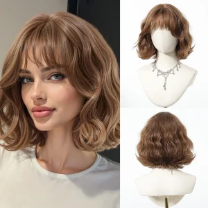 Perucas Peruca Sintética Curta Ondulada Marrom Mel, Aparência Natural, com Franja, Estilo Lolita, Resistente ao Calor, para Cosplay e Uso Diário | Loja dos Cabelos