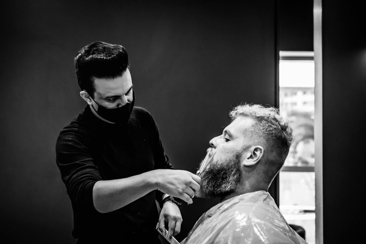 barbar postiza aplicação profissional — foto por alexandre saraiva carniato via Pexels